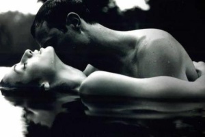 Объятья наши всё сильней...