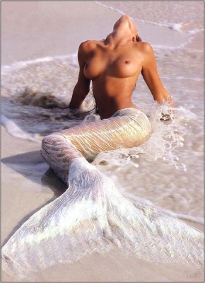 Русалкою нагой во сне приходишь...