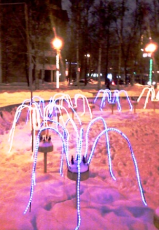 Всюду снег, огни гирлянд... - триолет