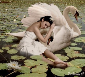 А губы всё молитвенно шептали...