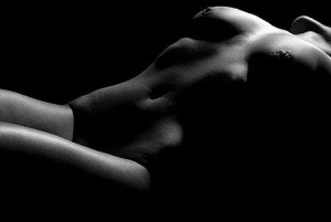 Руки с жадностью телу внимали...