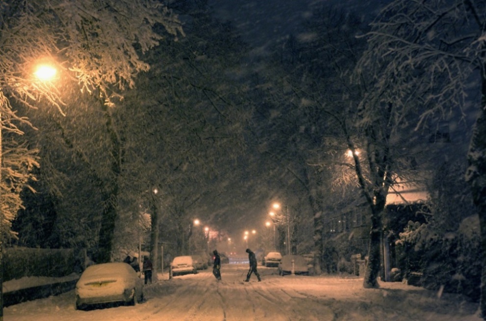 Сильный снег ночью. Зимний вечер в городе. Снегопад ночью. Ночная метель. Снегопад вечером.