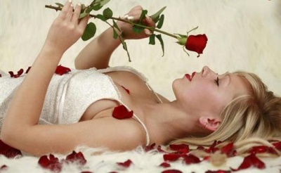 Любовь всегда навстречу мчится...