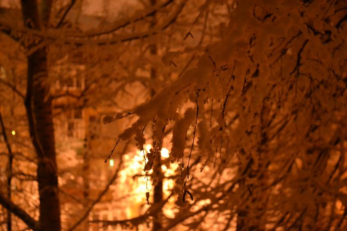 А фонари, как будто свечи