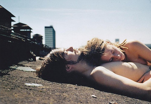 ты улыбаешься строкам, что я читаю