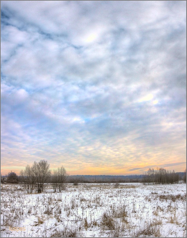 Звенит мороз в широком поле