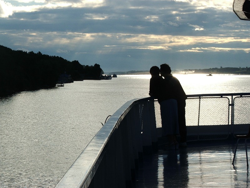 О чем вдали гитара плачет...