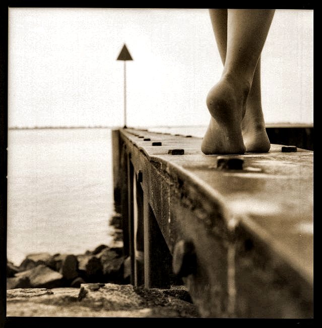 По мёртвому миру иду не спеша...