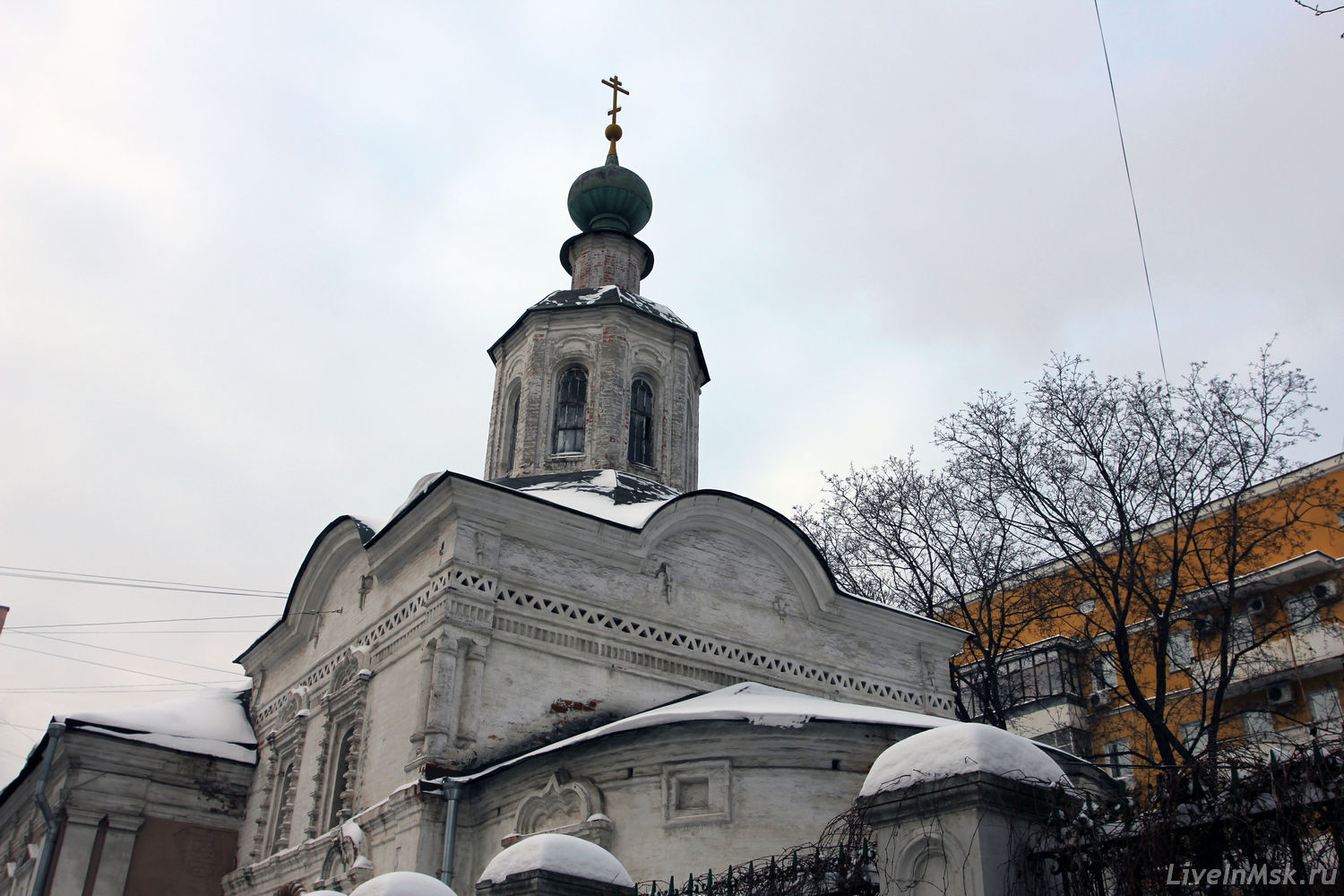 Небо светлее снега