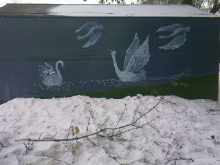 Деревце играючи сгибали