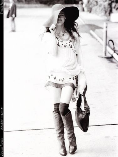 Зову любимую - явление. Идет прекрасна и стройна!