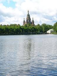 Стояла церковка высоко...