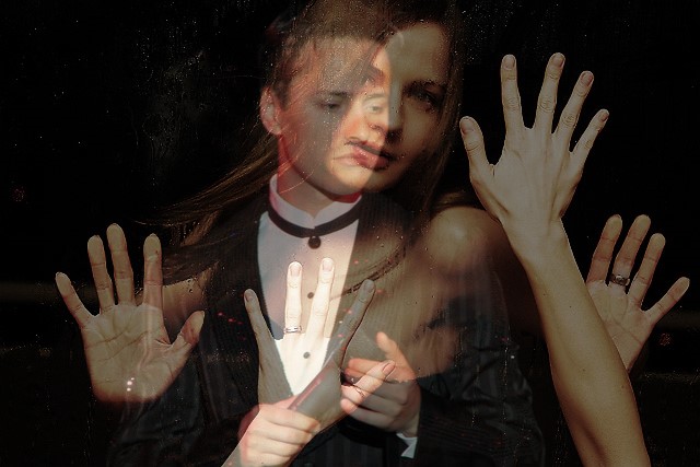 Между нами...