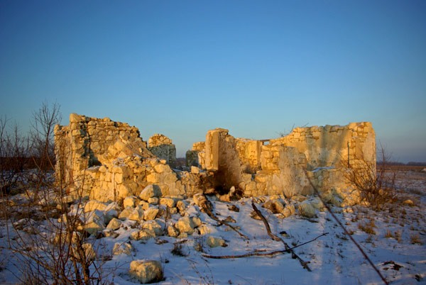 И зачем изысканные парапеты?..