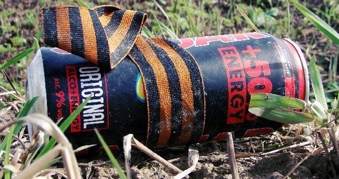 Георгиевская ленточка на банке из-под пива