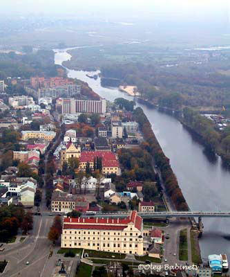 Я вчера подчиНился приКазу...