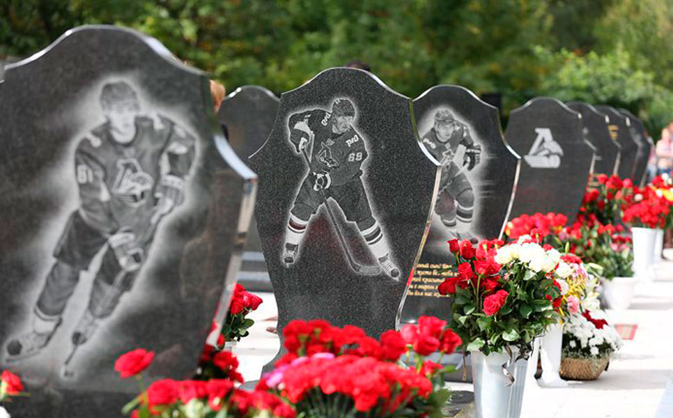 Локомотив ярославль трагедия 2011. 09. 4 сентября 2011. Трагедия команды локомотив ярославль 2011. Хоккейная команда локомотив ярославль катастрофа.