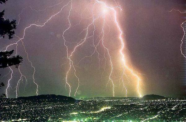 При чем цветущий месяц май