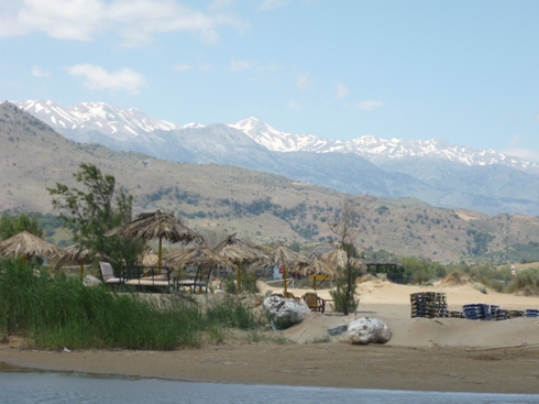 На о. Крит. Здесь вместо елей - кипарисы