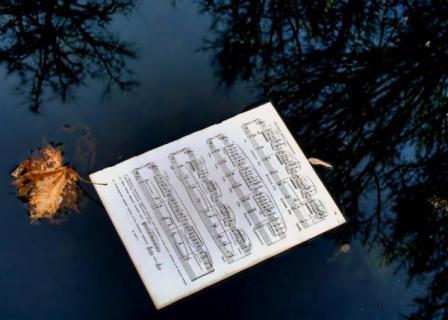 И, порою усталая, о тебе я пишу...