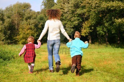 Трудно нам живётся мамам...