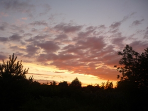 Золотая заката река