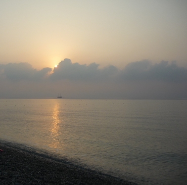 Солнце прорывает облака