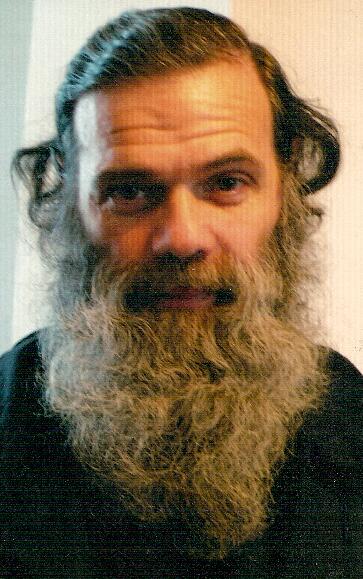 Смотрит со снимка-памяти иером. Никодима