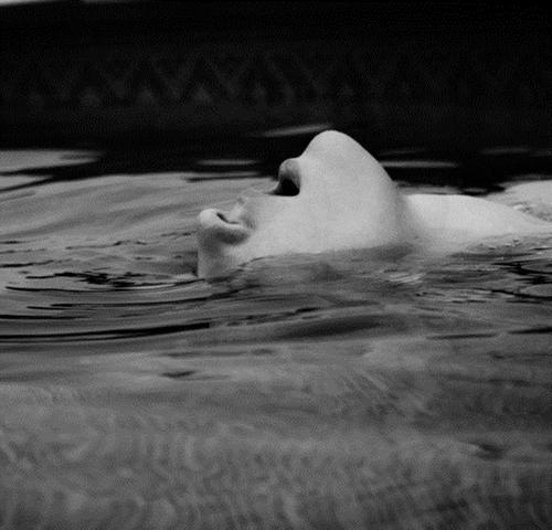 Я собакой с тобою на привязи