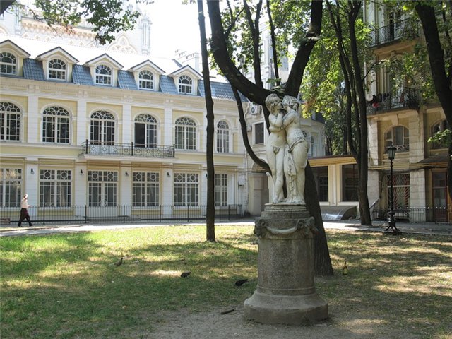 В Пале-Рояле