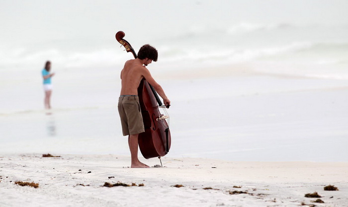 Контрабас...