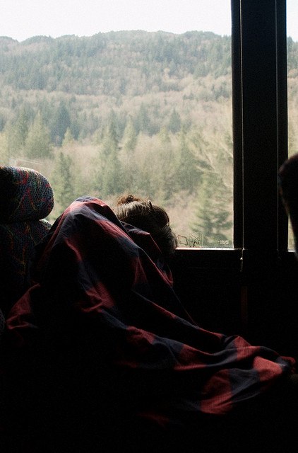 читай между строк