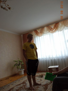 Мы тут а ныц ны робымо вжэ в хаты