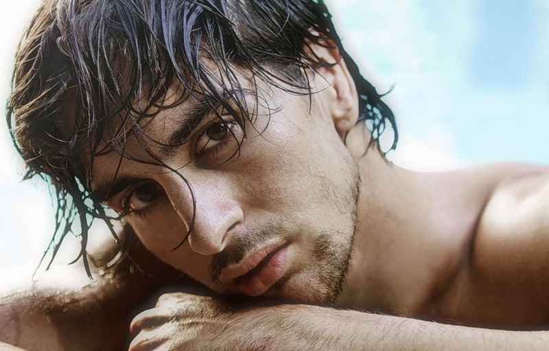 Глаза - два черные агата