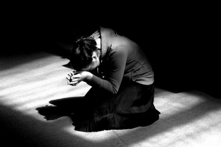 Вновь разжигаю ненависть я на любви кострах