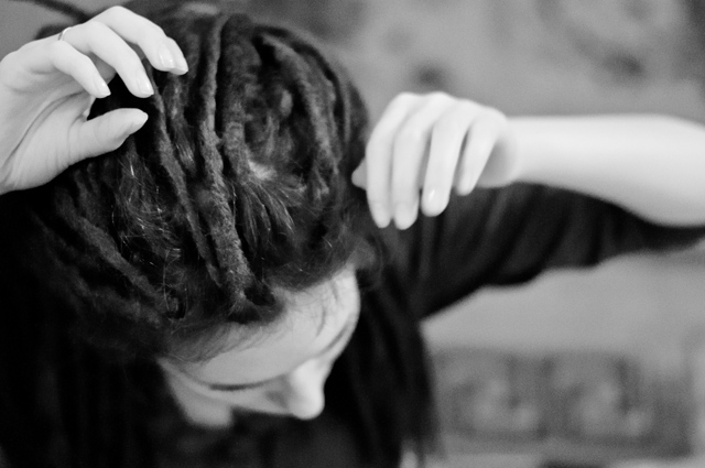 Это время несет ароматы уставшей и призрачной глад