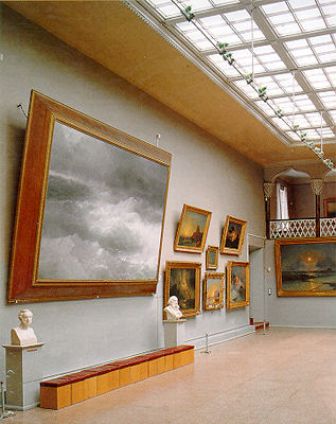 В залах галереи