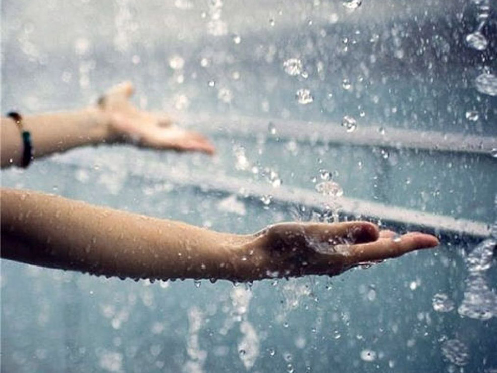 Бежали слезы по щекам