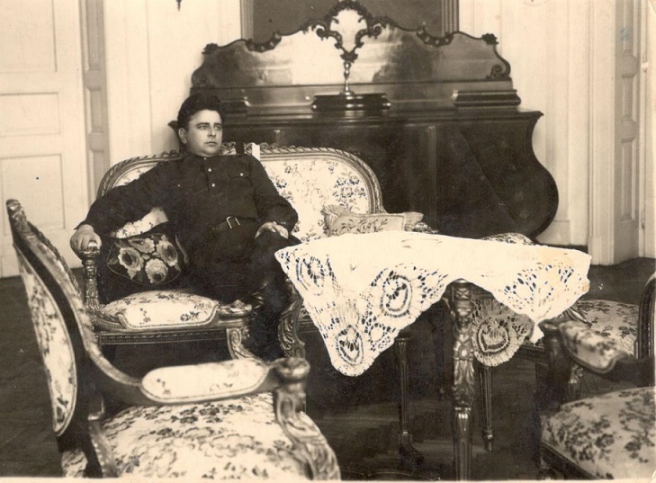 Я старше тебя, отец!