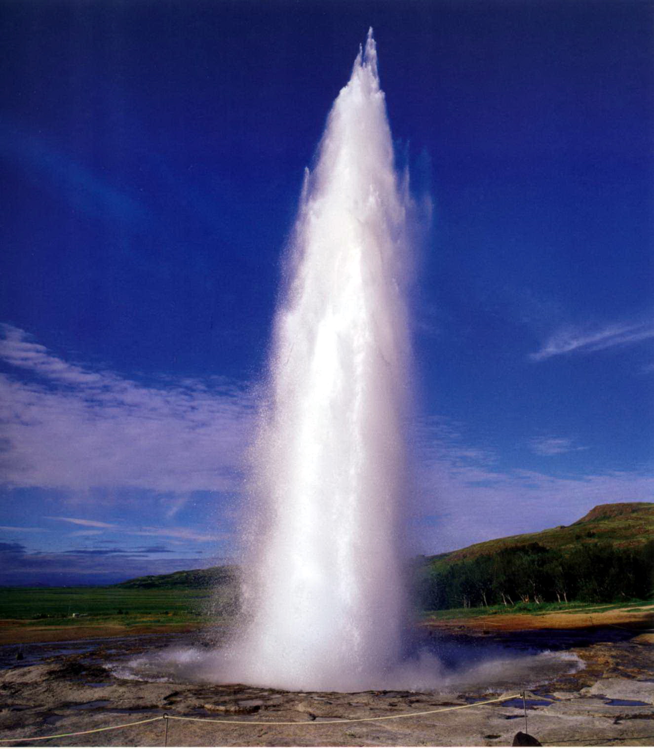 Национальный парк йеллоустоун гейзеры. Великий гейсир исландия. Долина гейзеров йеллоустонский парк. Исландия гейзеры. Гейзеры на камчатке.
