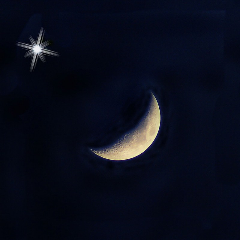 Звездное небо месяц. Луна и звезды. Луна месяц. Полумесяц на небе. Ночь месяц.