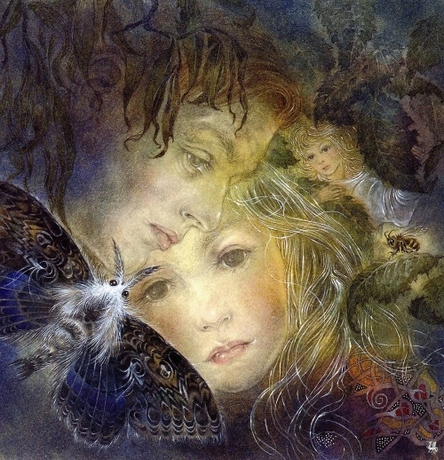 Спрячь меня, укрой, средь старых замков,