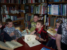 В библиотеке детской