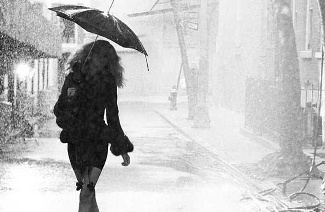 Смотри, с улыбкой, в окно