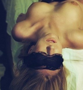 Рассвет ласкал нас звёздным небосклоном...