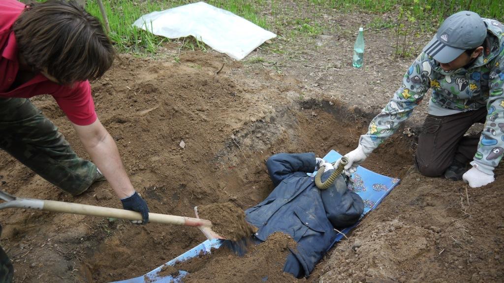 почему закапывают в землю