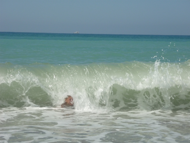 Вал за валом салютует