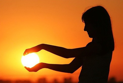 Le soleil dans ses mains