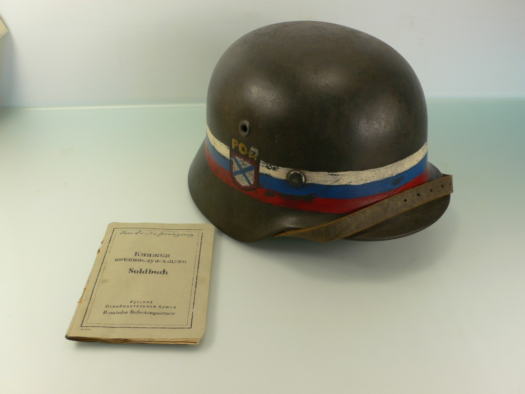 Шлем с советским флагом