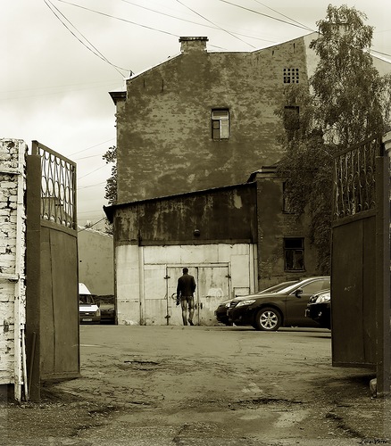 Сердце сжимаю железной рукою...